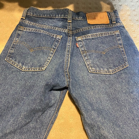 Trendy Levi’s - Picture 2 of 3